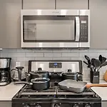Serenity 2Bd Haven In Hollywood!Free Parking & Pool!