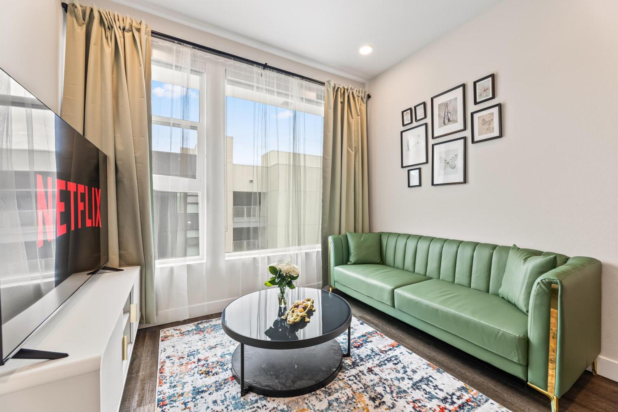 Serenity 2bd Haven In Hollywood!free Parking & Pool! Apartment Los Angeles